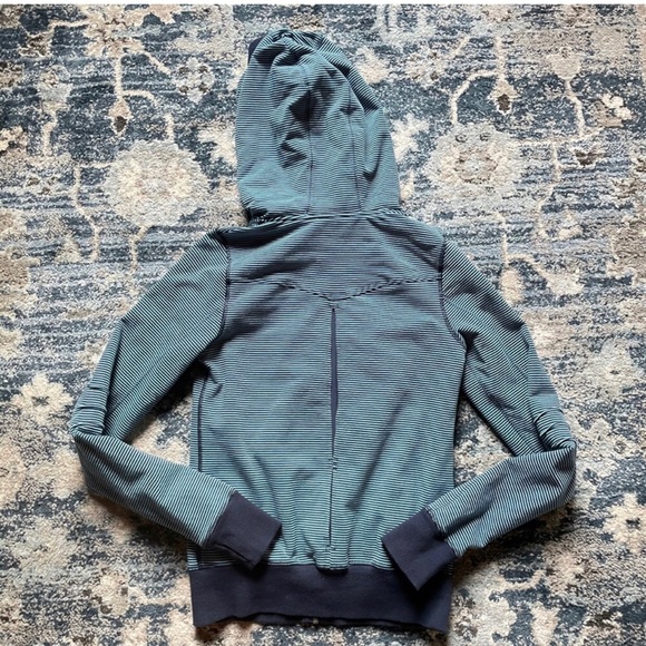 Lululemon Stripe Cozy Hoodie size 6 - Picture 4 of 11